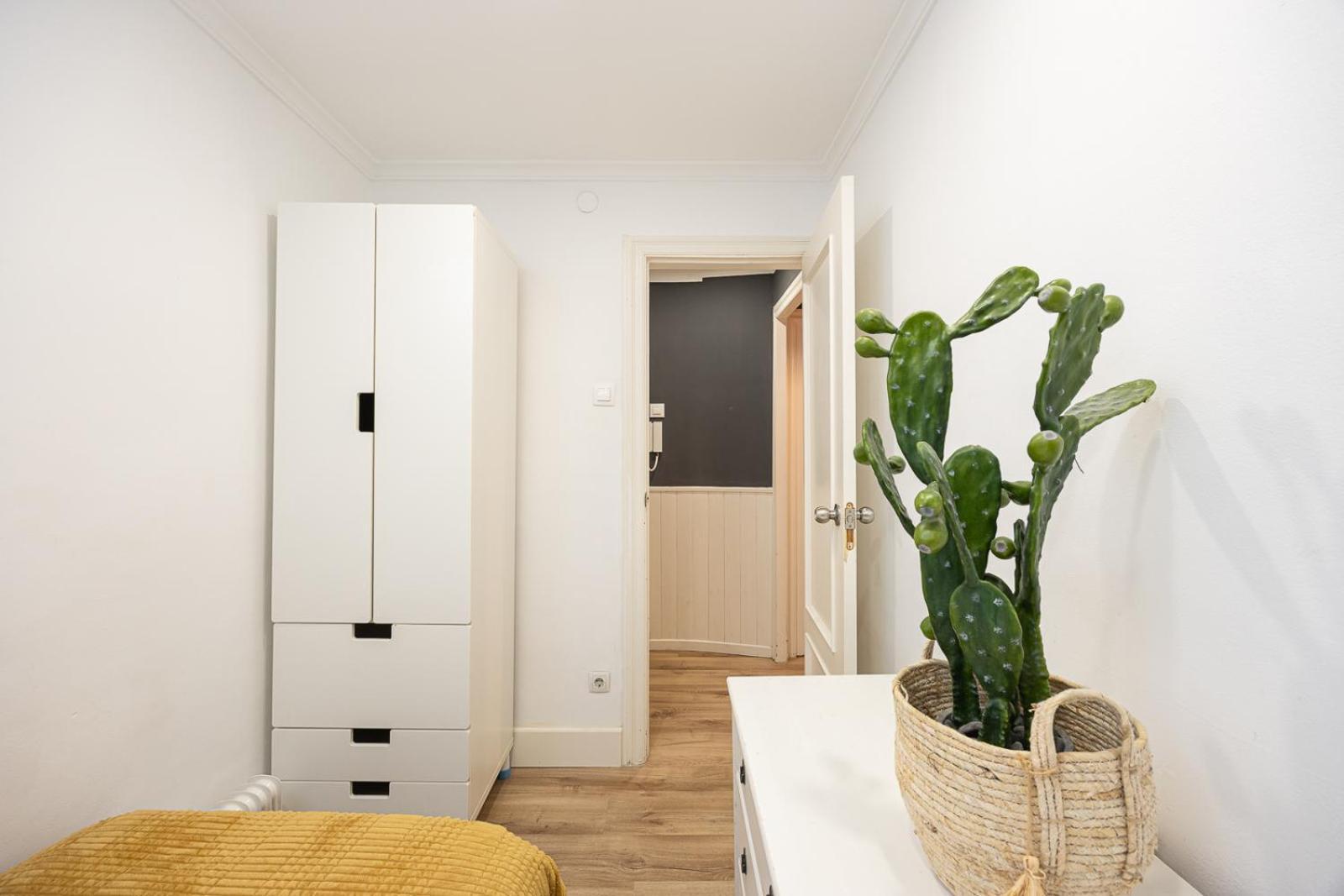 Vintage 3 Bdr Apartment Esplugues de Llobregat