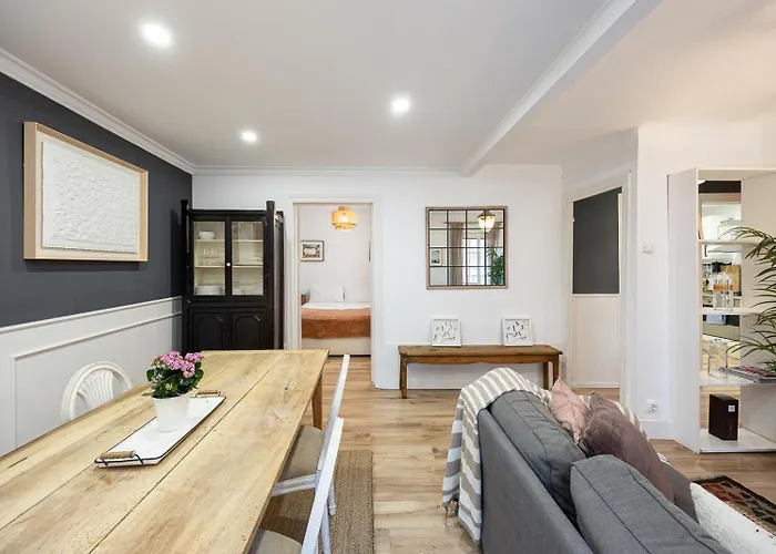 Vintage 3 Bdr Apartment