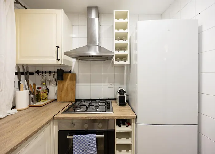 Vintage 3 Bdr Apartment